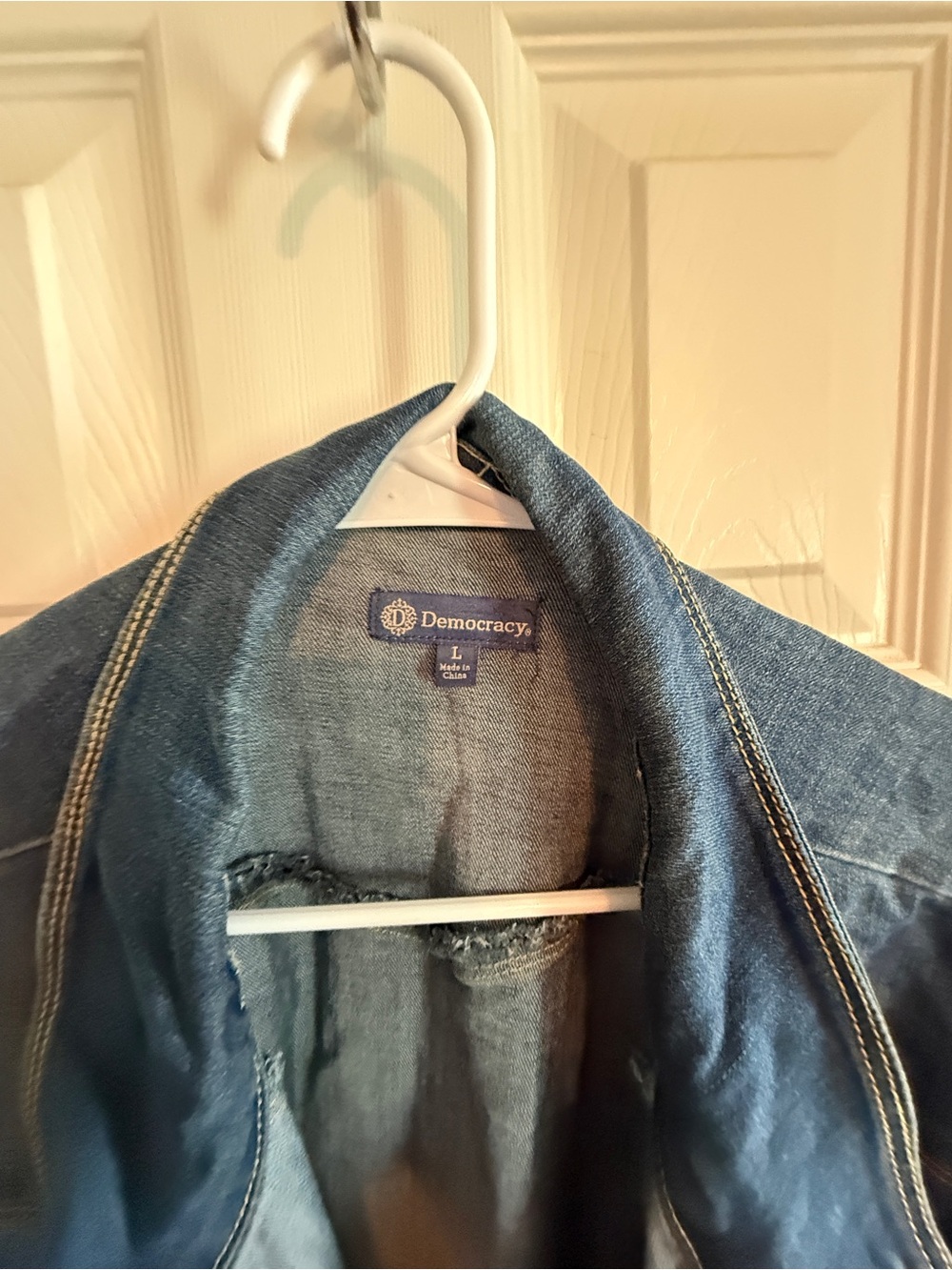 Democracy Women's Medium Blue Denim Jacket - Picture 2 of 3
